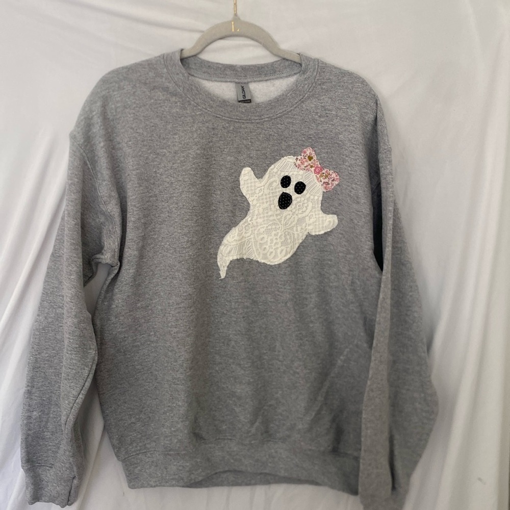 Embroidered Ghost Sweatshirt/Halloween Ghost Sweatshirt gray Gildan sz med - Picture 1 of 5